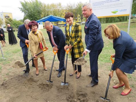 Pierwsze Opaty Wbite Budujemy Centrum Zdrowia Matki I Dziecka Zdj Cia