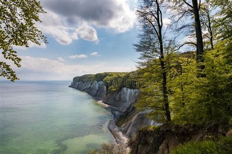 Acantilados De Tiza En La Isla Germana En El Parque Nacional De Jasmund