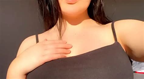 Showing Off My Big Tits Is So Much Fun Oc Scrolller