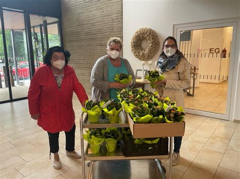 Blumen für Bewohner im SeneCura Sozialzentrum Hard Haus in der