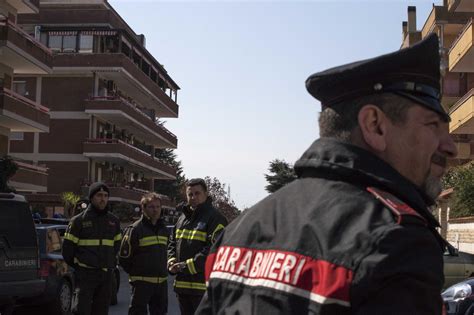 Carabiniere Spara Alla Moglie E Si Barrica Con Le Figlie Dramma A Cisterna Di Latina Il Tempo