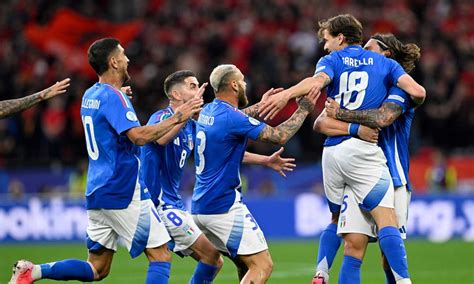 Inizio shock e brivido finale ma è una bella Italia Bastoni e Barella