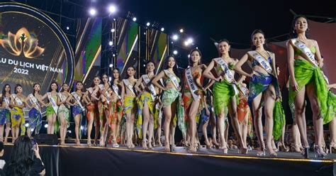 Dàn thí sinh Hoa hậu Du lịch Việt Nam khoe dáng nóng bỏng với bikini trong đêm thi Người đẹp biển