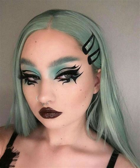 Pin By Erika🦋 On Emooooooo In 2020 Edgy Makeup Makeup Creative Eye Makeup