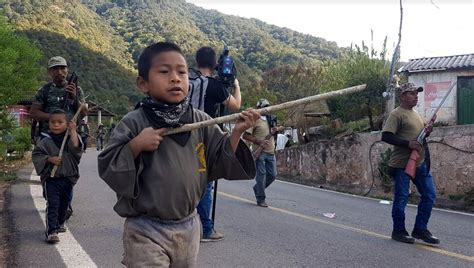 Niños Son Armados Y Se Unen A La Policía Comunitaria En Guerrero