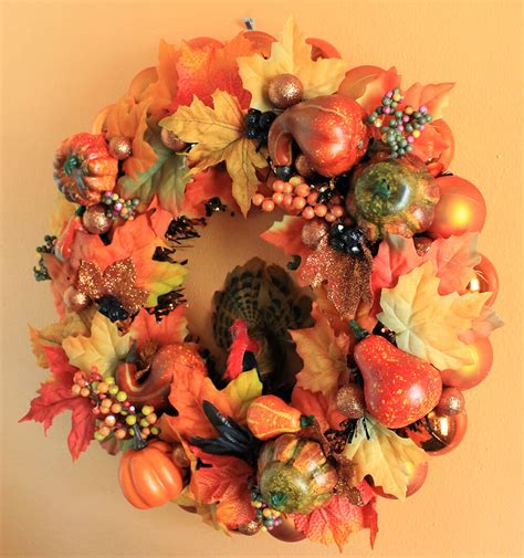 Thanksgiving ornament wreath from Halloween 'leftovers' - put a little ...