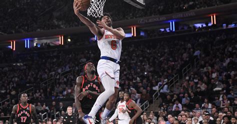 Julius Randle Helps Knicks Hold Off Raptors Reuters