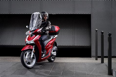 Motorrad Vergleich Honda Sh150i 2021 Vs Piaggio Medley 150 S 2023