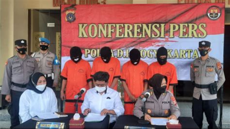 Polda Diy Gagalkan Peredaran Kilogram Ganja Lima Pengedar Ditangkap