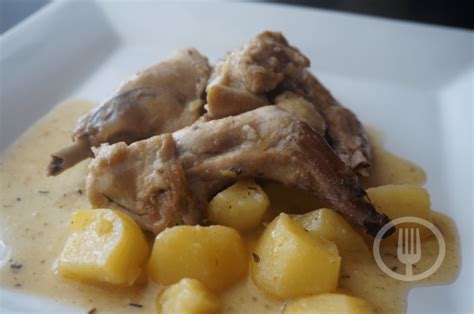 Conejo Guisado Al Ajillo Con Patatas