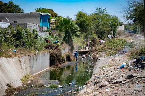 Alcalde Supervisa Trabajos De Limpieza Y Desazolve En Cuerpos De Agua