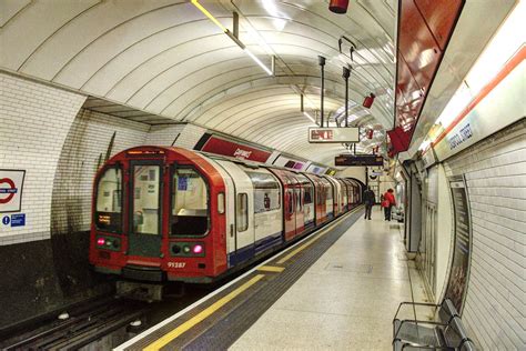 London Underground Central Line Tube Stock Flickr