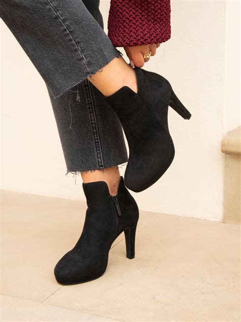 New In Latest Released Shoes For Women · Linzi