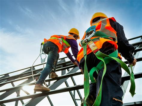 Trabajos en altura sobre estructuras metálicas Domingo Serna