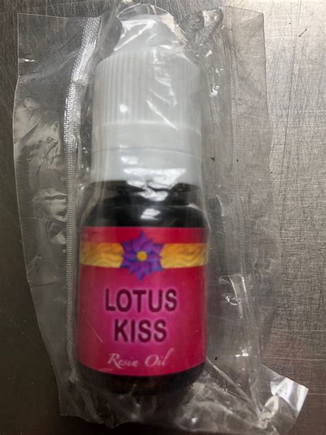 Lotus Kiss Blue Red Resin Oil Wonderland Gardens The Wonderland