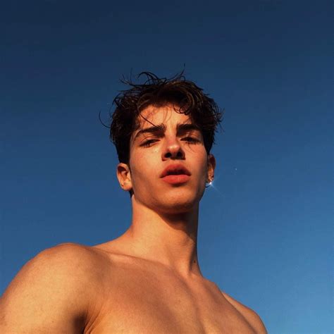 Manu Rios Is He Really Gay The New Star Of Elite Season Adherents