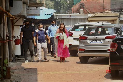 Bride To Be Kajal Agarwal With Her Mom Spotted At Kajal Home In Mumbai HD Gallery - Social News XYZ