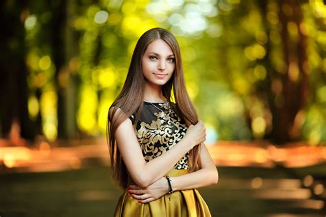 Wallpaper Women Model 500px Brunette Smiling Park Trees Depth