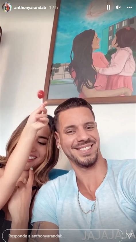 Anthony Aranda Se Deja Pintar Las Uñas De Rosa Y Comparte Tiernos Momentos Con La Hija De