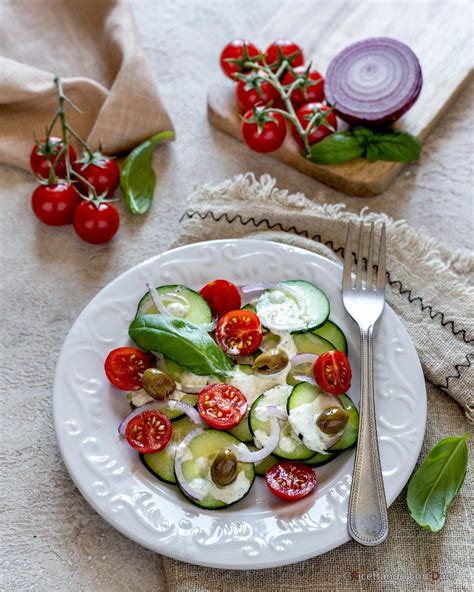 Insalata Di Cetrioli Con Salsa Allo Skyr Ricetta Contorno Leggero