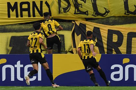 Peñarol derrotó 1 0 a Nacional y se quedó con el clásico uruguayo