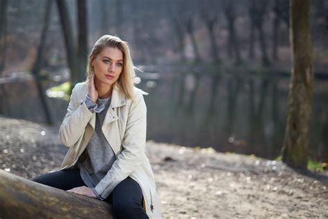 Wallpaper Photograph Beauty Girl Tree Sitting Winter Outerwear Plant Photo Shoot