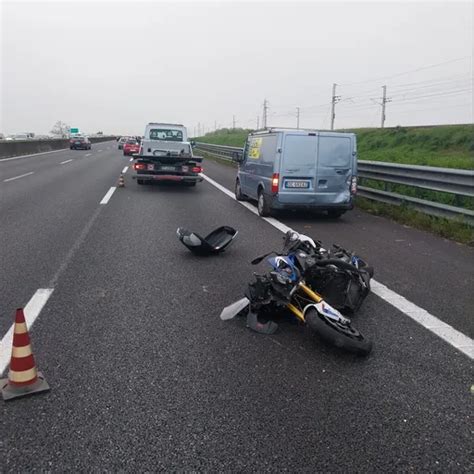 VILLANOVA Violento Schianto In Autostrada Motociclista Cade Al Suolo