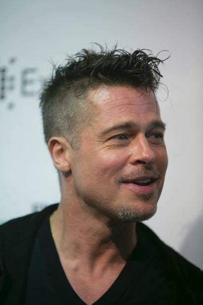 Brad Pitt He Looks So Geniunely Happy Mens Facial Hair Styles Hair