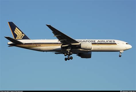 V Sqn Singapore Airlines Boeing Er Photo By Suparat