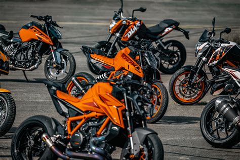 KTM FEIERT DAS JUBILÄUM DER KTM DUKE UNTER DEM MOTTO 30 YEARS OF