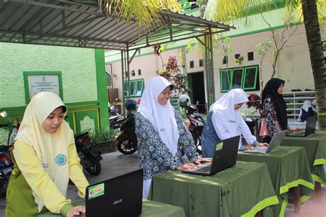 Santri Ponpes Modern Al Fatimah Ciptakan E Voting Digunakan Dalam