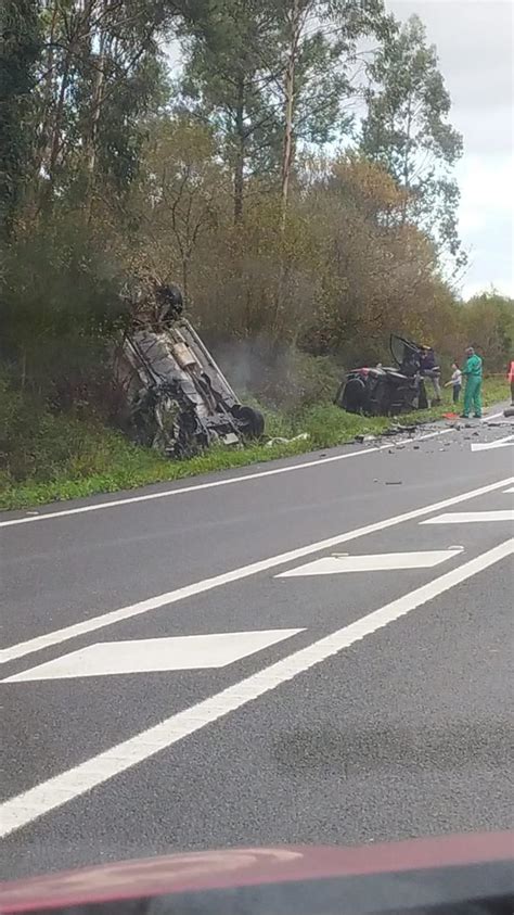 Grave Accidente En Dumbr A Con Dous Veh Culos Envorcados E Tres Feridos