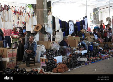 Mercado de Artesanías El Día de los Muertos Pátzcuaro Michoacán