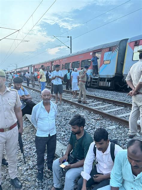 Kanpur Train Accident कानपुर में साबरमती एक्सप्रेस के 22 डिब्बे पटरी