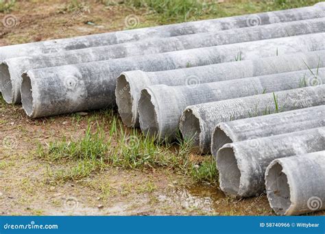 Tubo Del Amianto Para El Trabajo De La Construcción Foto de archivo