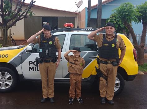 Policiais de Entre Rios do Oeste fazem surpresa em aniversário de