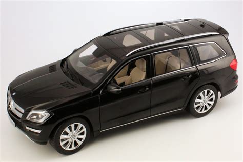 Mercedes Benz GL Klasse 2012 X166 Obsidian Schwarz Met Werbemodell