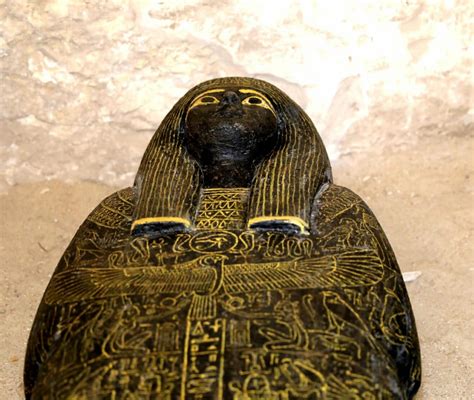 L Égypte Dévoile un Tombeau et des Sarcophages à Louxor