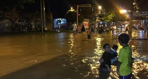 Loreto Torrenciales Lluvias Inundan La Ciudad De Iquitos Fotos