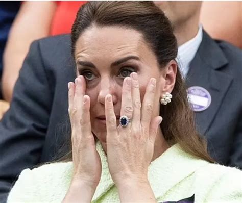 Pleurer en public Kate Middleton a brisé le protocole en sympathisant