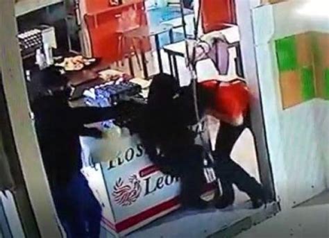 Sicarios Secuestran A Una Mujer En Rosticer A De Guanajuato Video