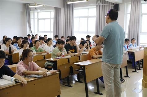 新学期新气象，多图直击开学第一天！ 江苏大学欢迎您！