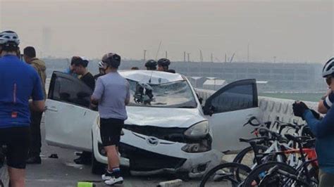 Video Detik Detik Mobil Tabrak Enam Pesepeda Di Jembatan Pik Korban