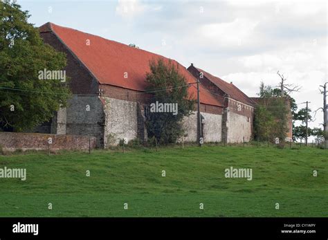 Una Vista De Hougoumont Farm Una Posici N T Ctica Clave En La Batalla