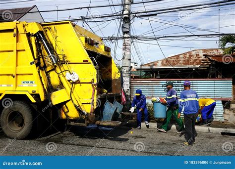 Garbage Collectors Keeps Our Streets Clean In Quarantine By Covid 19