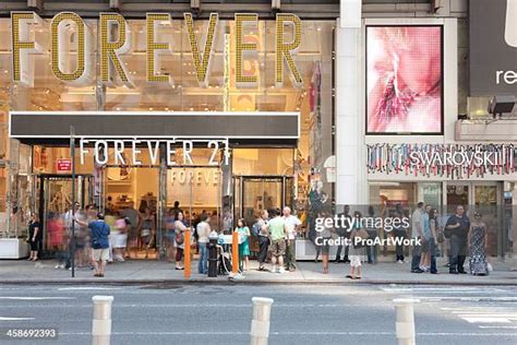 Retail Store Digital Signage Photos And Premium High Res Pictures