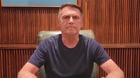 Bolsonaro Levado S Pressas Ao Hospital Ap S Dores Abdominais