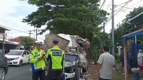 Minibus Bawa Rombongan Pelayat Kecelakaan Di Maros 1 Orang Tewas 3