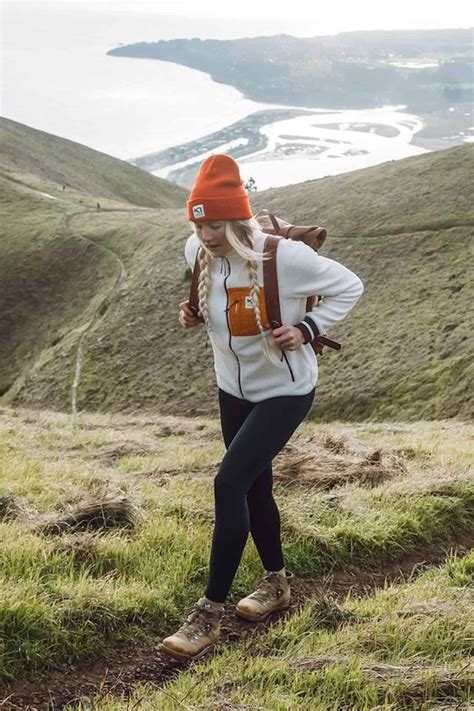 Hiking Outfit Ideas For A Hiking Date Hiking Outfit Women Hiking