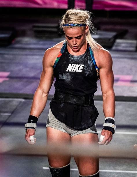 Sara Sigmundsdottir Scrolller